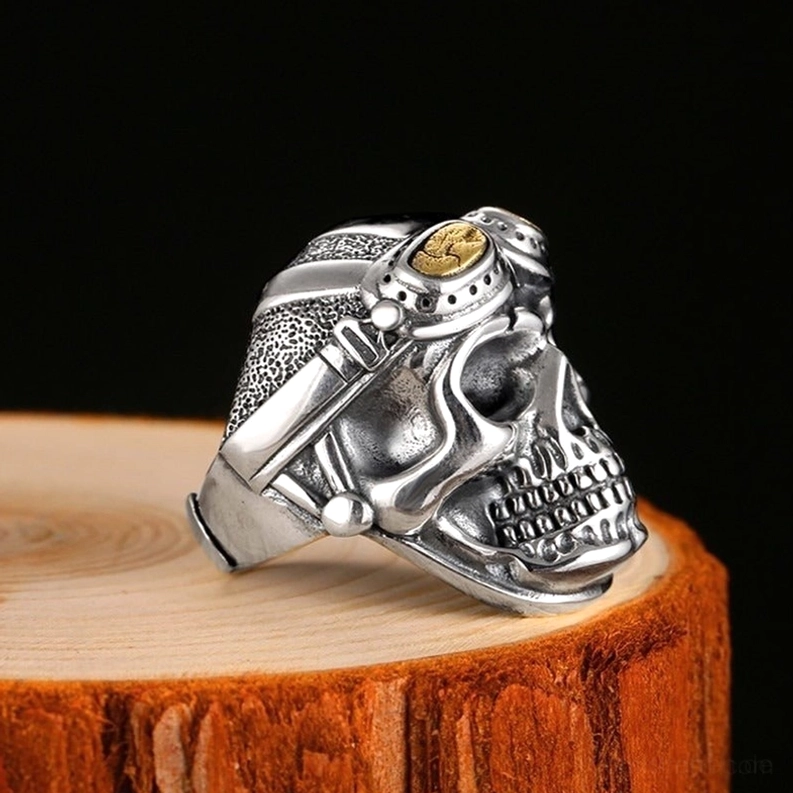 Aviator Totenkopf Ring Rückansicht Seitenansicht Vintage Textur antiksilber Finish Biker Gothic