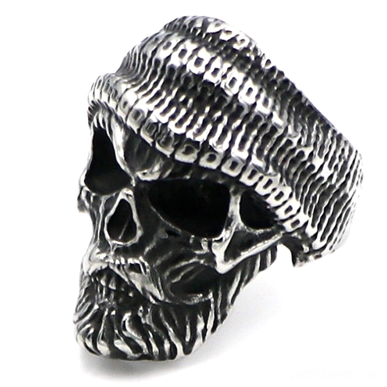 Bartschädel Beanie Ring mit gemeißeltem Barthaar und gestrickter Hutstruktur, linke dreidimensionale Profilansicht zeigt gotisches Statement-Schmuckdesign für Männer mit alterem Silberton und detailliertem Handwerk