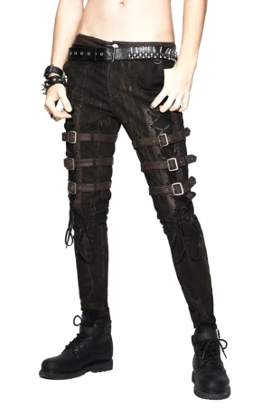 Braune Gothic Slim-Fit Röhrenhose mit Metallschnallen-Gürtelriemen und Korsett-Schnürungs-Details an den Beinen, Vorderansicht mit Modell