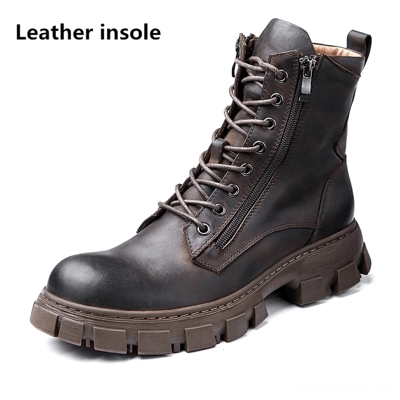 Braune Leder Combat Stiefel – Seitenansicht mit Ledersohle, Schnür- und Seitenverschluss, klobige braune Laufsohle mit Profil