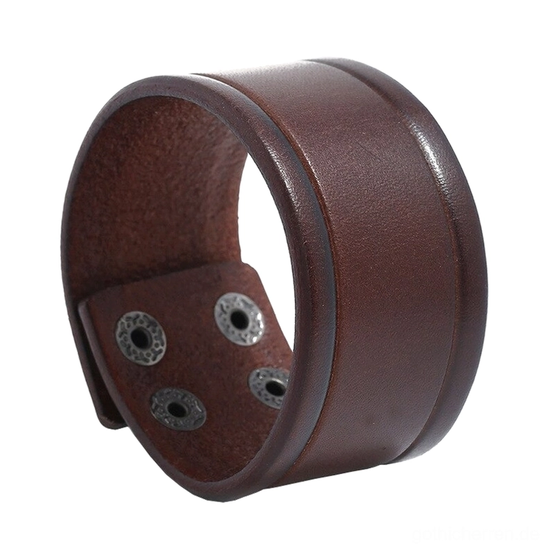 Braunes breites echtes Leder-Armband im Gothic-Stil mit vintage Ledertextur, Vorderansicht zeigt die warme Brauntönung und verstellbare Metallschnappknöpfe für flexible Größenanpassung