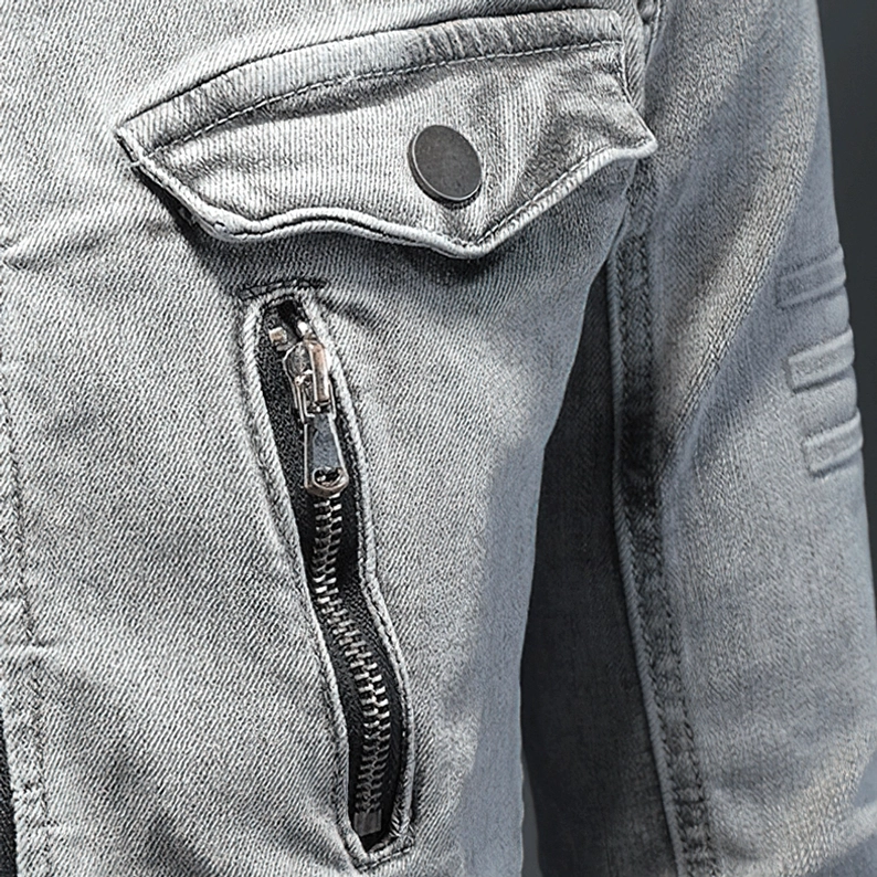 Denim Jacke Tasche Detail zeigt Druckknopf-Klappe und verborgenem Metall-Reißverschluss - Gothic Funktion