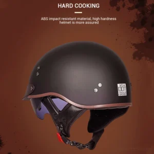 DOT zertifizierter gothischer Motorradhelm Seitenansicht zeigt ABS stoßfeste Hartschale und DOT Sicherheitszertifizierungsetikett
