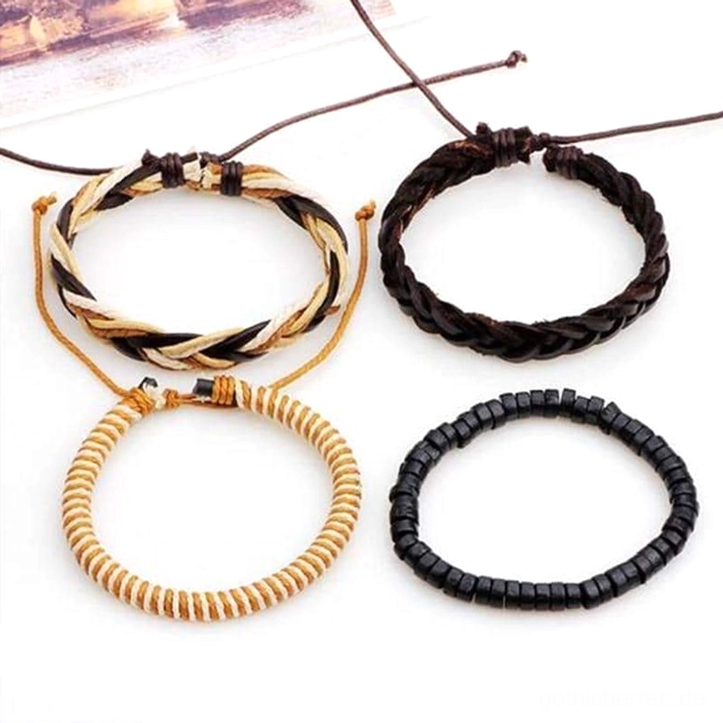 Separate Gothic Armband Einzelteile Flat-Lay Ansicht, 4-teilige Kollektion mit verstellbaren Zugverschlüssen, dunkles braunes Leder mit Vintage-Patina