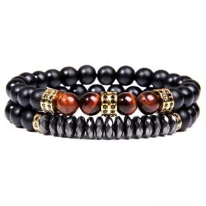 Doppelschicht-Gothic-Armband mit schwarzem Onyx und rotem Tigerauge Steinen, vergoldeten Metallakzenten und Strass-Details