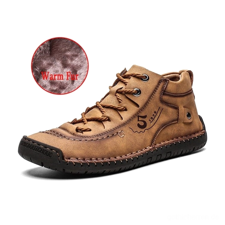 Tan Split-Leder Gothic Stiefel mit sichtbarem Plüsch-Fellutter und seitlichem Logo-Detail, authentische Handwerkskunst und Schnürdetails für Goth-Fans