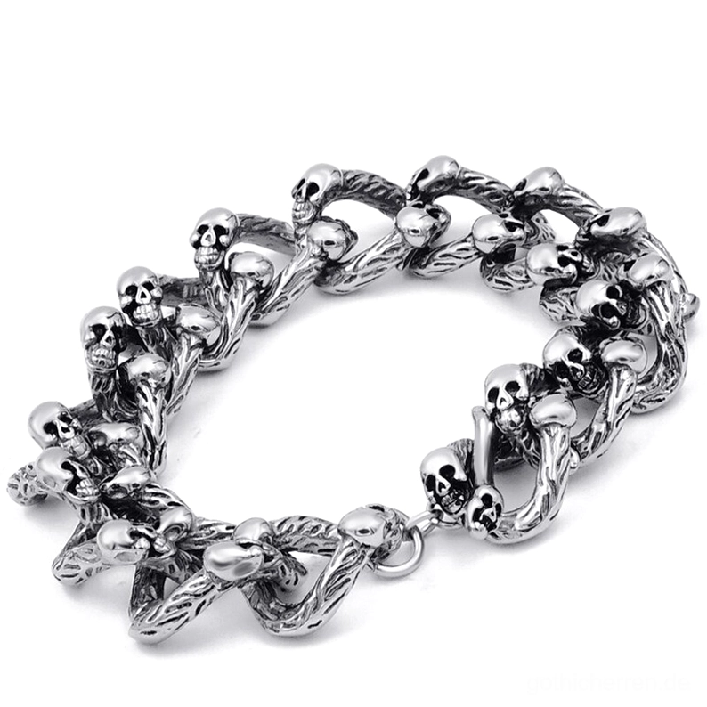 Doppelreihen-gotisches Totenkopf-Kettenarmband Draufsicht Flatlayout hebt mehrere eingearbeitete Schädel hervor verdrehte Kettenglieder antiker Silberton