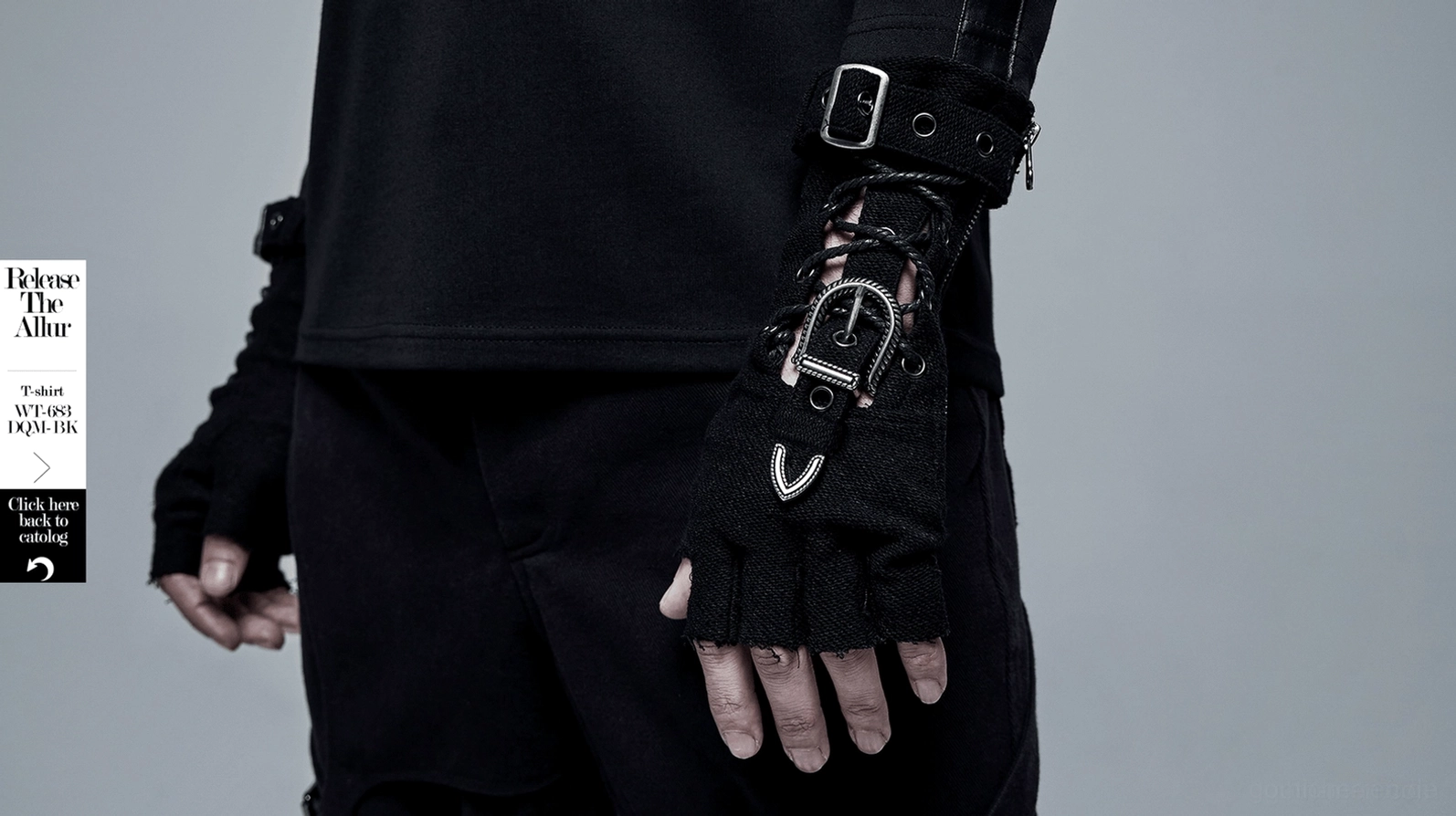 Rückansicht männliche Hand mit schwarzem Gothic-Handschuh mit Rückseiten-Details und Schnurloch-Schnürsystem