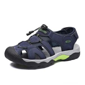 Marineblau Split-Leder Gothic geschlossene Zehenpartie Herren-Sandalen mit weicher Gummisohle, Dreiviertelperspektive, dunkle Ästhetik Sommerfußbekleidung