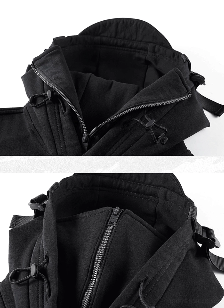 Gothic-Kapuzenpullover Nackenreißverschluss und verstellbares Webbing-Riemen Detail Seitenansicht Nahaufnahme