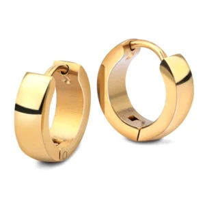 Goldfarbene minimalistische Huggie Creolen mit glatter polierter Edelstahloberfläche und Scharnierverriegelung für Gothic Stil