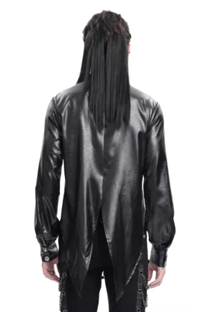 Gothic-Kettenhemd für Herren, Rückansicht mit gespaltenem asymmetrischem Saum und Kettenverzierungen auf schwarzem Kunstleder