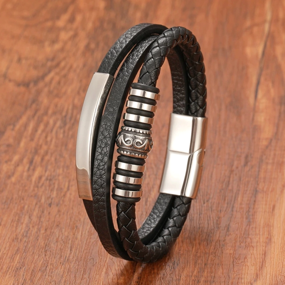 Schwarzes echtes Leder und Edelstahl Herren Armband getragener Stil Lebensstil Fotografie Wirklichkeit alltag