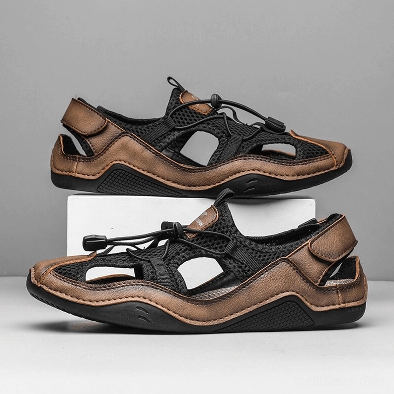 Gothic Leder Sandal Bodenansicht zeigt rutschfeste Gummisohle Griffmuster für Sicherheit und Stabilität Anti-Rutsch