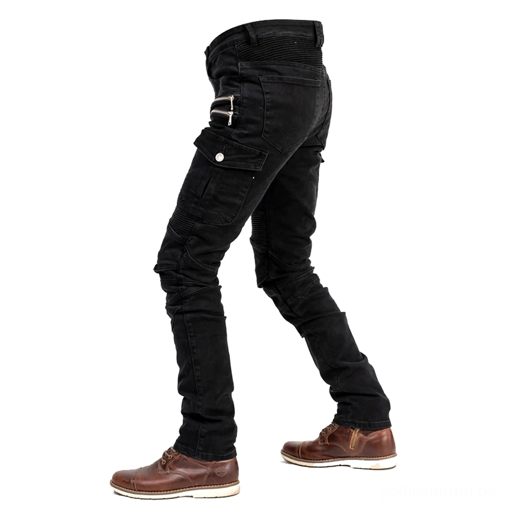 Schwarze tailierte Gothic Motorrad Cargo Hose, Seiten-Rückansicht mit Oberschenkel-Reißverschlusstasche, seitlicher Cargo-Tasche und schlankem Biker-Schnitt