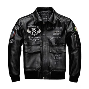 Gothic-Motorradjacke Herren Schwarz Echtleder mit taktischen Patches Frontansicht Studio