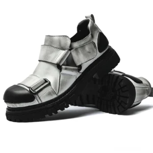 Distressed graue und schwarze gothic platform loafers für herren mit velcro-schnallen und dicker lug-gummisohle, dreiviertel-seitenansicht und sohlendarstellung