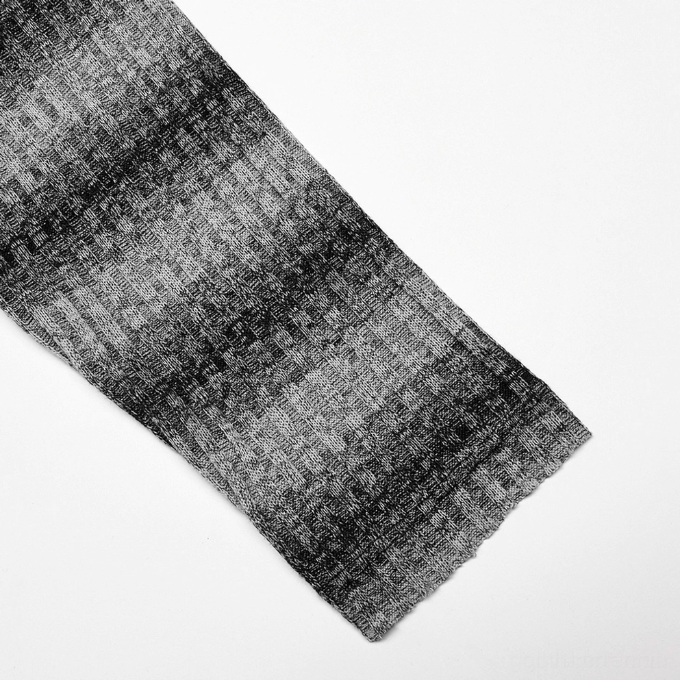 Makro Detail des Pulli Manschette zeigt Gradient Grau-Schwarz gestreiftes geripptes Strickgewebe Textur und Materialzusammensetzung des Gothic Pullis