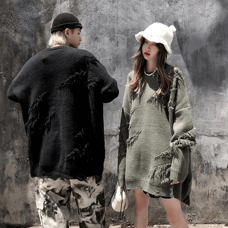 Detailaufnahme computergestrickte Präzisionsfertigung zerrissener Gothic Pullover Stich-Konstruktion Fertigungsqualität