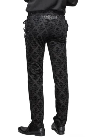 Rückansicht Gothic schwarzer Slim-Fit Röhrenhose mit dekorativem Leder-Gürtelschließen, Damast-Blumenmuster und seitlichen Schnürsenkel-Details, vollständige Körperansicht