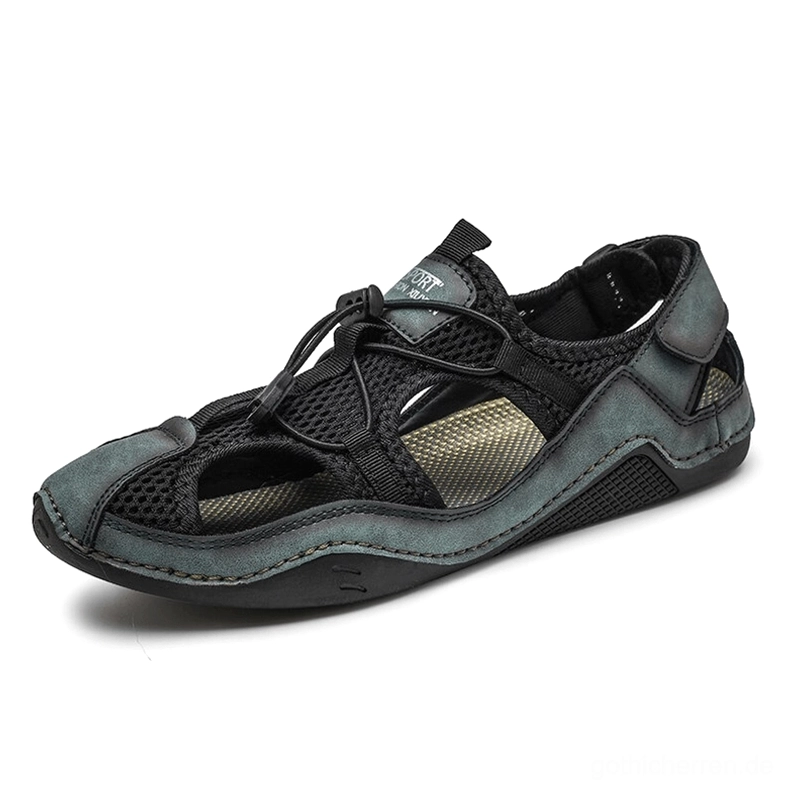 Gothic Sandal dunkelgrün Farbton Seitenansicht zeigt geschlossenes Leder Zehendesign und Knöchelstruktur Details