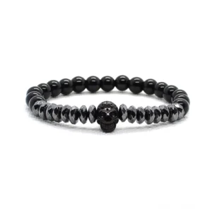 Schwarzes einfaches Gothic Schädel Charm Armband mit facettierten Hematit-Perlen und Metallabstandshaltern unisex Schmuck