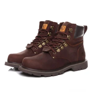 Gothic Schnürstiefel dunkelbraun echtes Leder mit Metallhardware Vorderansicht Drei-Viertel-Blick runde Zehenform militärisch inspiriertes Design