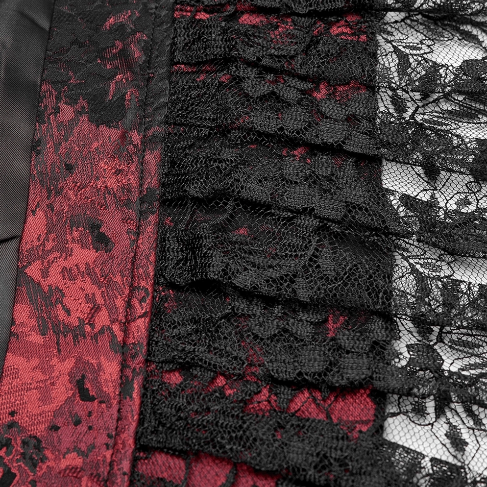 Detaillierte Nahaufnahme der Gothic Tailcoat Vorderknopfleiste mit mehrschichtigen gerüschten Spitzenelementen