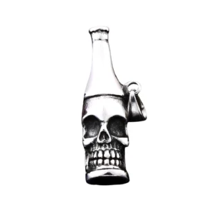 Gothic Totenkopf Flasche Edelstahl Anhänger vorne Detailaufnahme Nahaufnahme Frontansicht mit hochpolierter Oberfläche