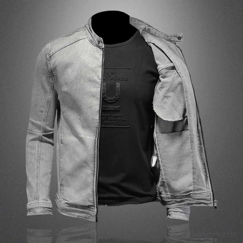 Herren Grau Denim Jacke offen unzippt zeigt inneres Futter und bedrucktes Grafik-Shirt - Gothic Jacke