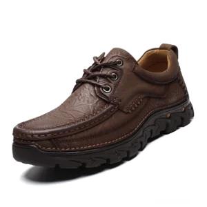 Dunkelbraune Leder gothische Oxford Schnürschuhe mit handwerklichen Nähdetails und vintage Knitterstruktur Seiten-Vorderansicht