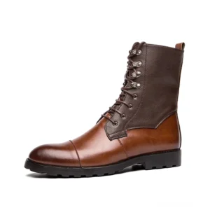 Herren Gothic Schnürstiefel mit Zwei-Ton-Braun Split-Leder, Dreiviertel-Seitenansicht mit rundem Zehenschutz und Schnürschloss, Mid-Calf Kampfstiefel für Alternative Fashion