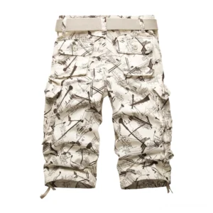 Hellbeige Graffiti-Print Cargo Shorts mit Metallreißverschluss-Details und Waist-Belt Verschluss, Close-up Studio-Perspektive der Schließmechanismen
