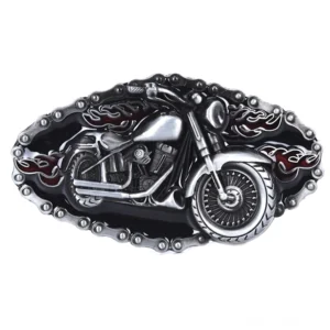 Motorrad Flammen Gürtelschnalle Draufsicht – Geprägte Gothic Biker Statement Schnalle mit Kettenbordüre und Vintage Silber-Schwarz Metallfinish in Flachlage