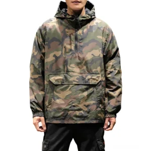 Wendbar reversible Gothic Kapuzenpullover mit Tarnmuster Vorderseite – Herren Modellansicht mit Half-Zip Verschluss und Oversized Passform
