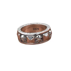 S925-Hallmark gotischer Spinner-Drehring Detailaufnahme von oben – Totenkopf-Spinner-Mechanismus mit Pyramidmotiven und Sterling-Stempel