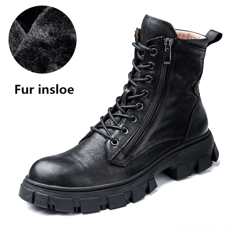 Schwarze Leder Combat Stiefel mit Pelzfutter – Seitenansicht zeigt Reißverschluss, Schnürsystem und aggressives Profilmuster der Gummisohle
