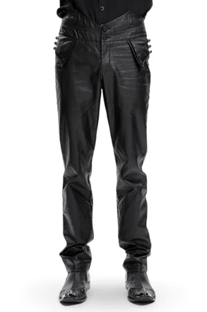 Schwarze embossed Kunstleder Gothic Lederhose Slim Fit Frontansicht auf männlichem Model, zeigt angepasste Silhouette mit Doppel-Schnallenbund Waistband Detail und geprägte Damaskus-Ornamentik