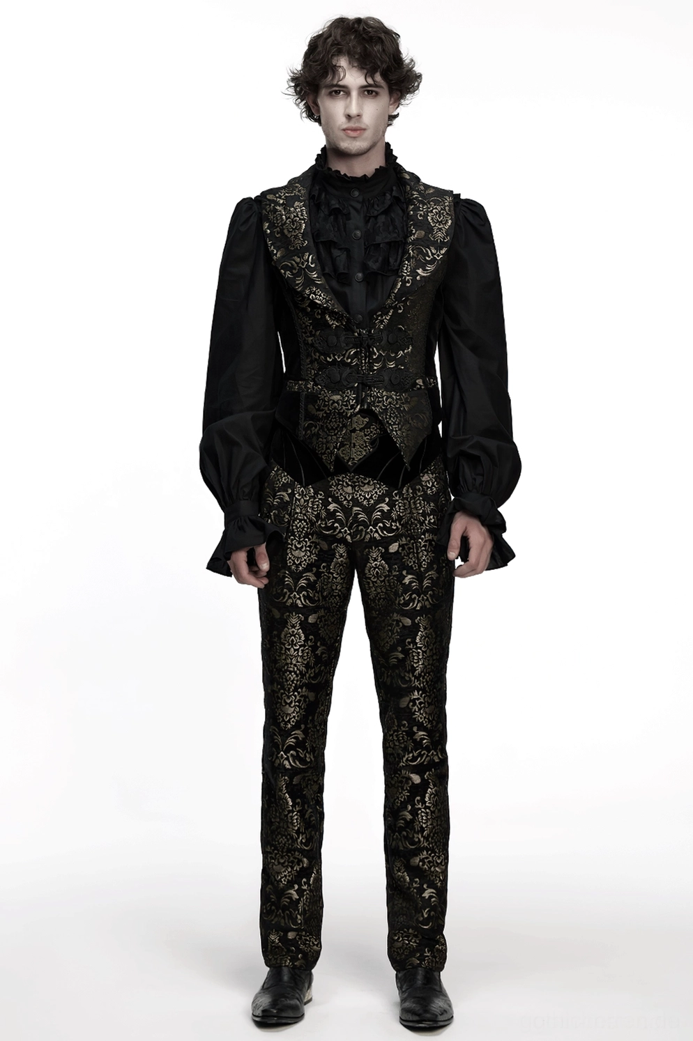 Gestylte Fotografie schwarzer Gold Jacquard gothischer Samtjacke Hose als Teil von kompletten gotischem Outfit-Ensemble zeigt vielseitige Styling- und Kombinationsmöglichkeiten