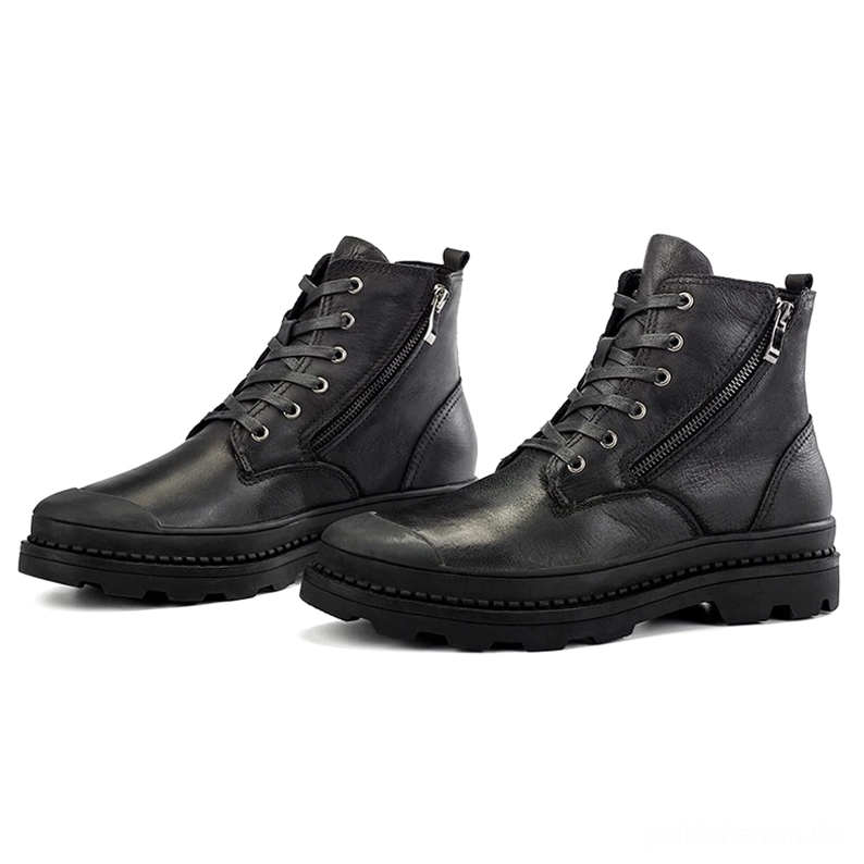 Paar schwarze Gothic Combat Stiefel nebeneinander in Draufsicht mit identischer Schnürung und Seitenreißverschluss, zeigt symmetrisches Design und robuste Laufsohle