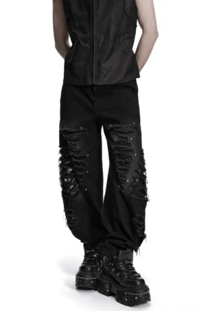 Schwarze Gothic Distressed Jeans mit Mesh-Rissen und Metall-Nieten Frontansicht Herrenmodell studded details