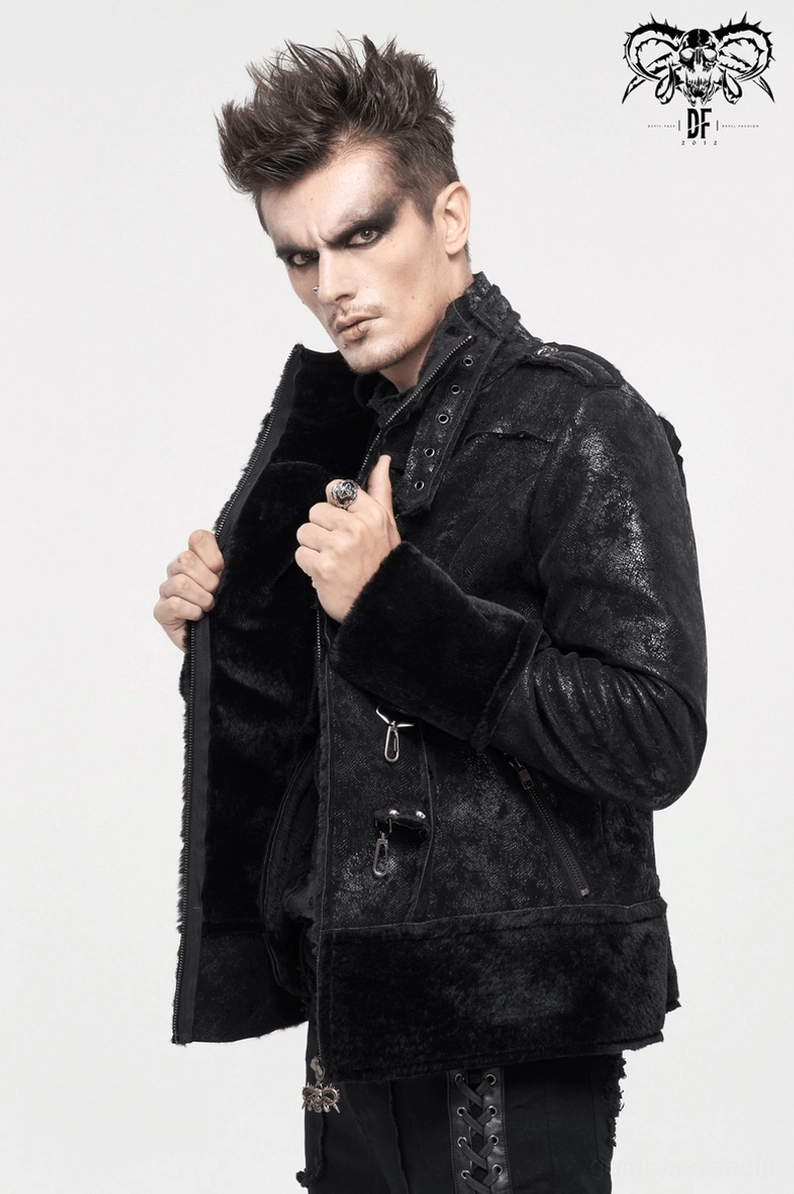 Pentagramm Metallembleme und Crackle-Ledertextur schwarze Gothic Jacke - Material- und Design-Closeup