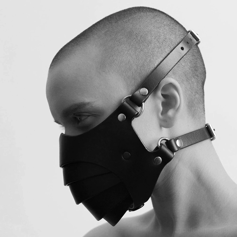 Gothic-Ledermaske Produktansicht mit vollständigem Verstellbereich-Showcase, demonstriert Unisex-Design-Flexibilität, verstellbare Kopf- und Nackenriemen sowie Metallkomponenten