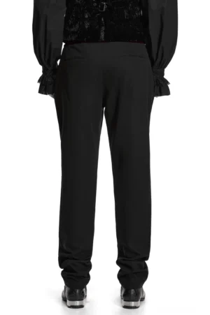 Rückseite schwarzer Gothic Röhrenhose mit bordeauxfarbenem Samtbund Hinteransicht zeigt taillierten Schnitt und strukturierte Verarbeitung