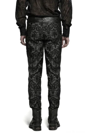 Rückansicht aus drei Viertelperspektive der schwarzen Gothic-Spitzenhose mit lederner Taillenyoke und verjüngtem Bein, detaillierte Ansicht des Lederpanels