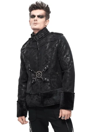 Schwarze Gothic Stand-Collar Jacke mit Pentagramm Metallakzent und Kunstfell - Vorderansicht auf Model mit Gothic Make-up