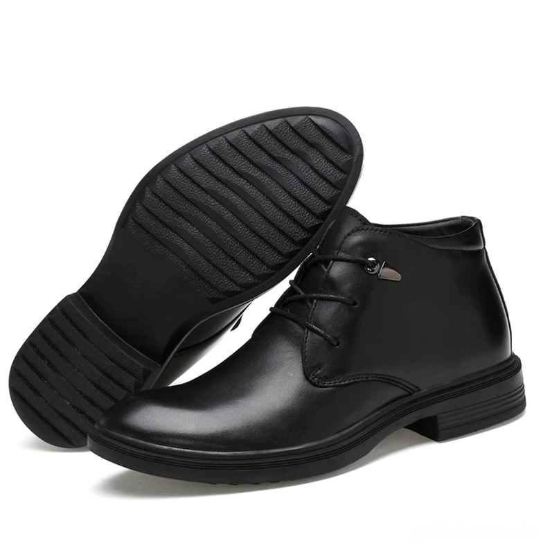 Schwarze Gothic Stiefel Gummilaufsohle Profilmuster Detail Seitenprofil niedriger Blockabsatz Konstruktion