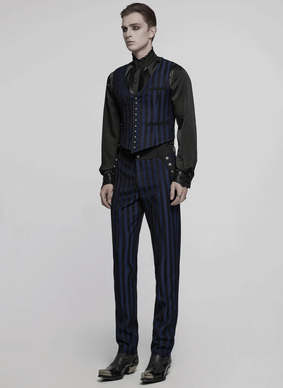 Schwarze Marine-striped gothic Weste Detailaufnahme – geschnitzte Knopfreihe und Streifenmuster-Kontinuität