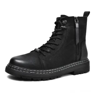 Schwarze Leder-Combat-Stiefel für Herren mit Schnürverschluss und seitlichem Reißverschluss, linke Vorderansicht in Dreiviertelansicht – Premium Gothic Knöchel-Stiefel