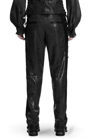 Schwarze Pinstripe-Lederhose Rückansicht auf Modell mit strukturiertem Schnitt, Reißverschluss und Kunstleder-Textur, Alternative Mode